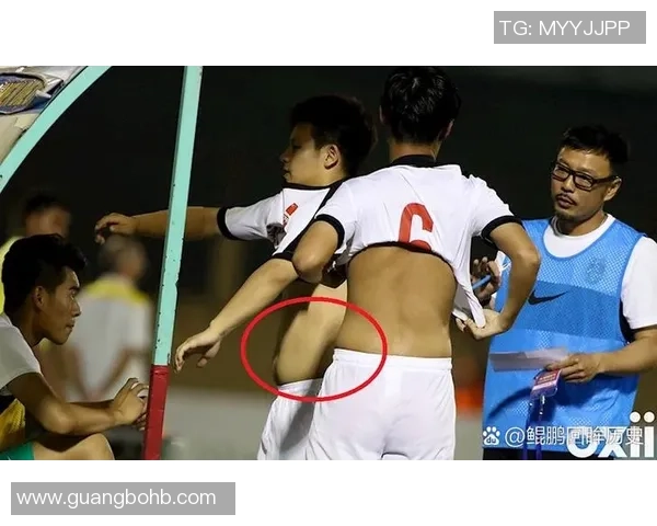 第一次踏入球星足球包间的兴奋与挑战 体验一场与明星球员的亲密接触 第一次踏入球星足球包间的兴奋与挑战 体验一场与明星球员的亲密接触