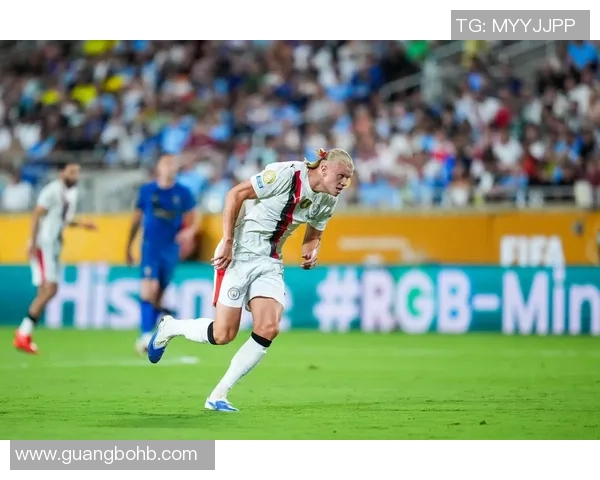 返场球星足球盛宴重燃绿茵激情再现巅峰对决点亮观赛热情 返场球星足球盛宴重燃绿茵激情再现巅峰对决点亮观赛热情